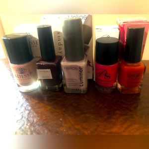 Nail polish bundle. Assorted beautiful colors. New